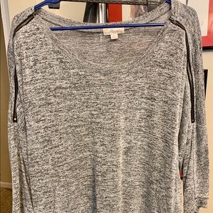 Cute zip shouldered top, L